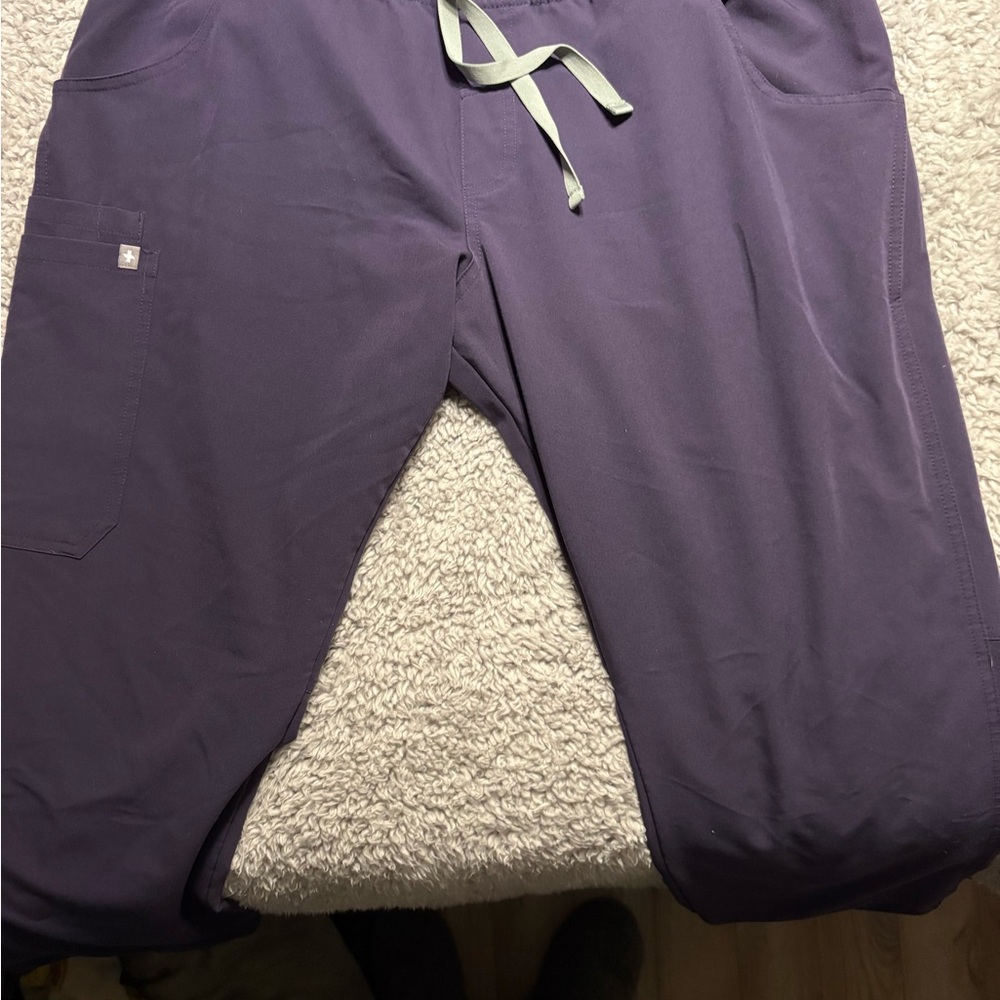 Figs Technical Collection Pants in straight leg plum XL